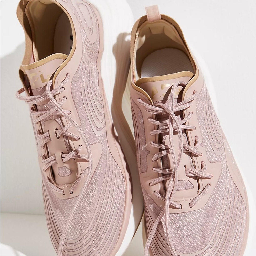 APL STREAMLINE SNEAKERS